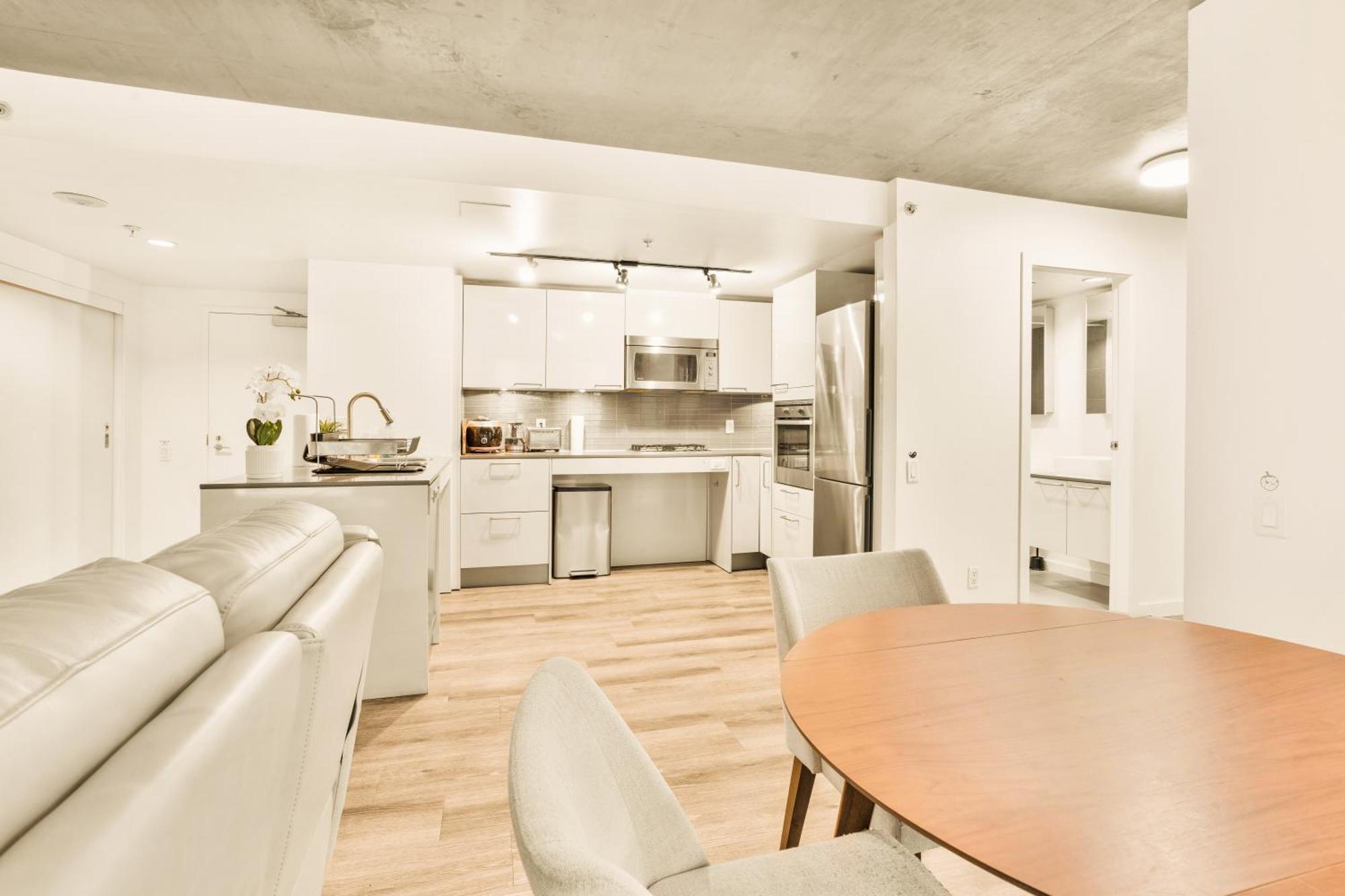 Urban Chic: Sleek 2br In Heart Of *