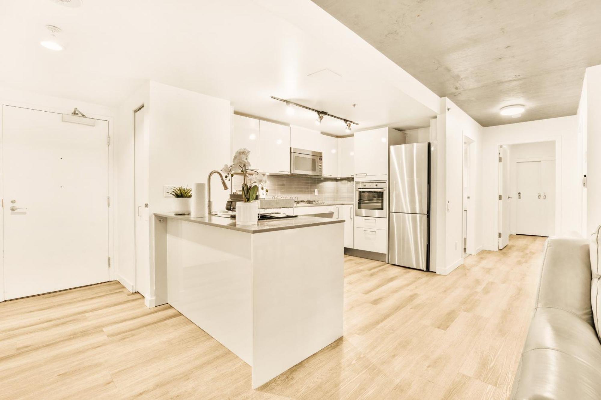 Urban Chic: Sleek 2br In Heart Of Apartment *