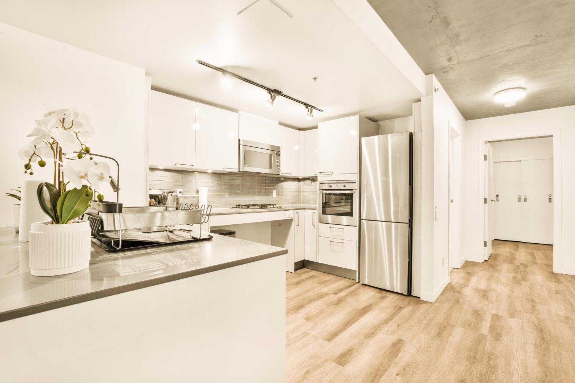 Urban Chic: Sleek 2br In Heart Of