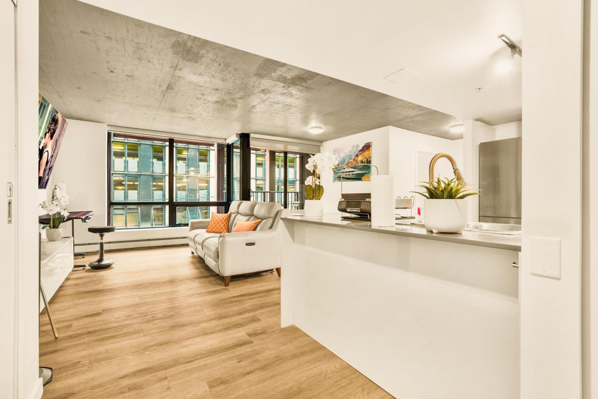 Urban Chic: Sleek 2br In Heart Of * Vancouver