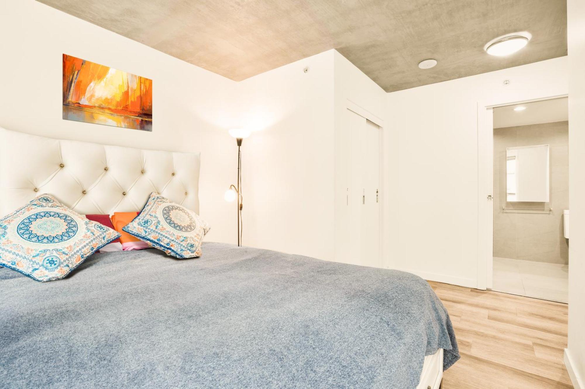 Urban Chic: Sleek 2br In Heart Of *