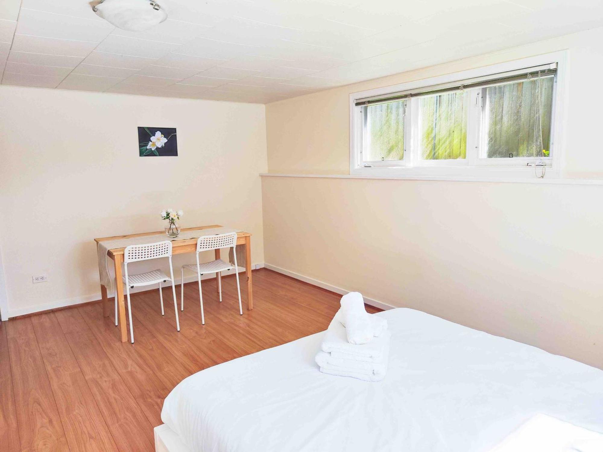 Tranquil Haven Near Attractions 2bd Upper Floor Or 2bd Basement Floor Holiday home Vancouver