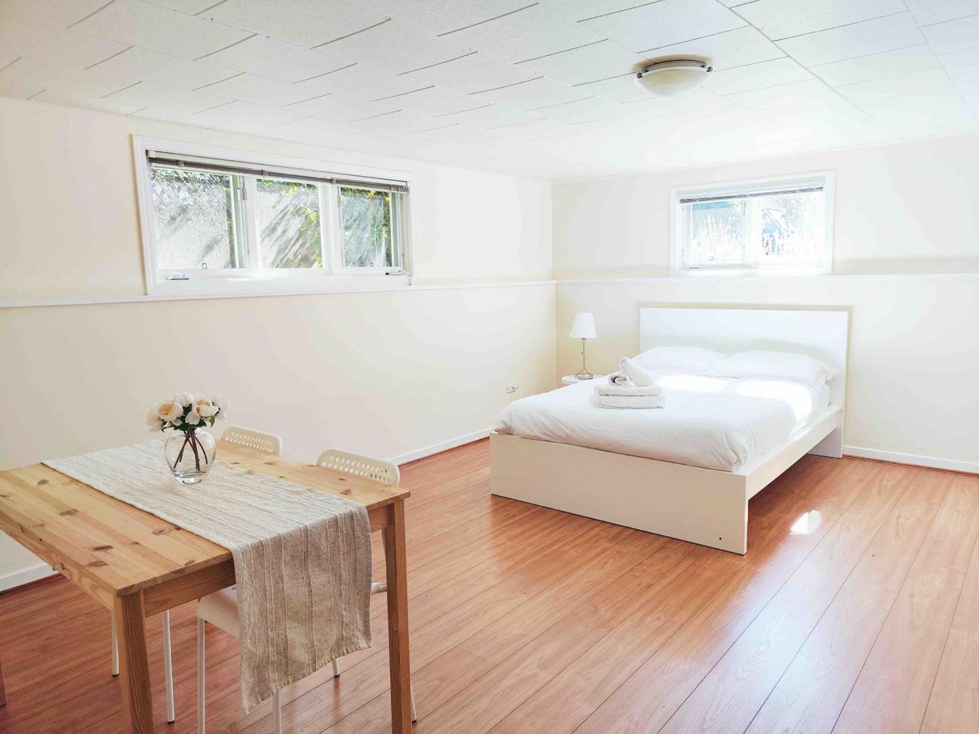 Tranquil Haven Near Attractions 2bd Upper Floor Or 2bd Basement Floor Vancouver