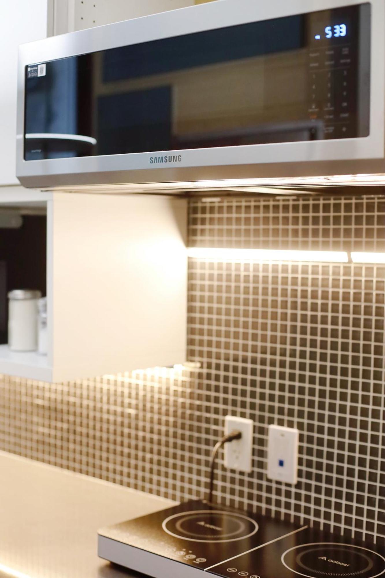 Homestay Modern 1 Bedsuite In Kerrisdale, Access Ubc Downtown Yvr *
