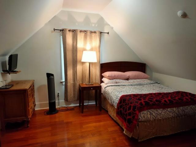 Broadway Homestay *