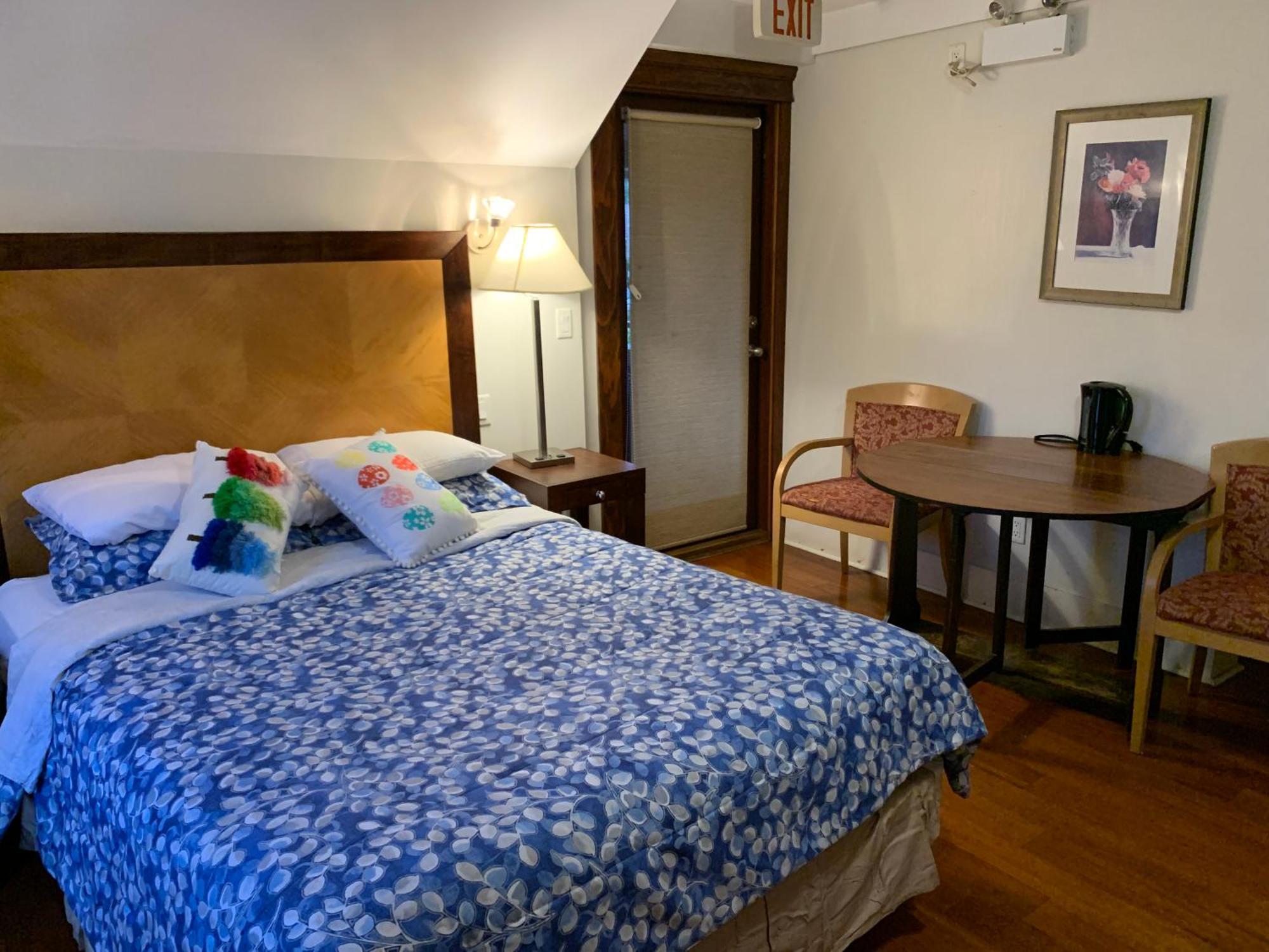 Broadway Homestay *