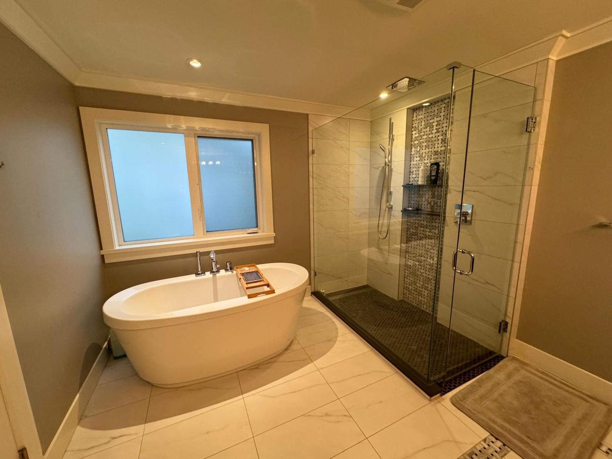 Homestay Charming Modern Near Downtown And Ubc