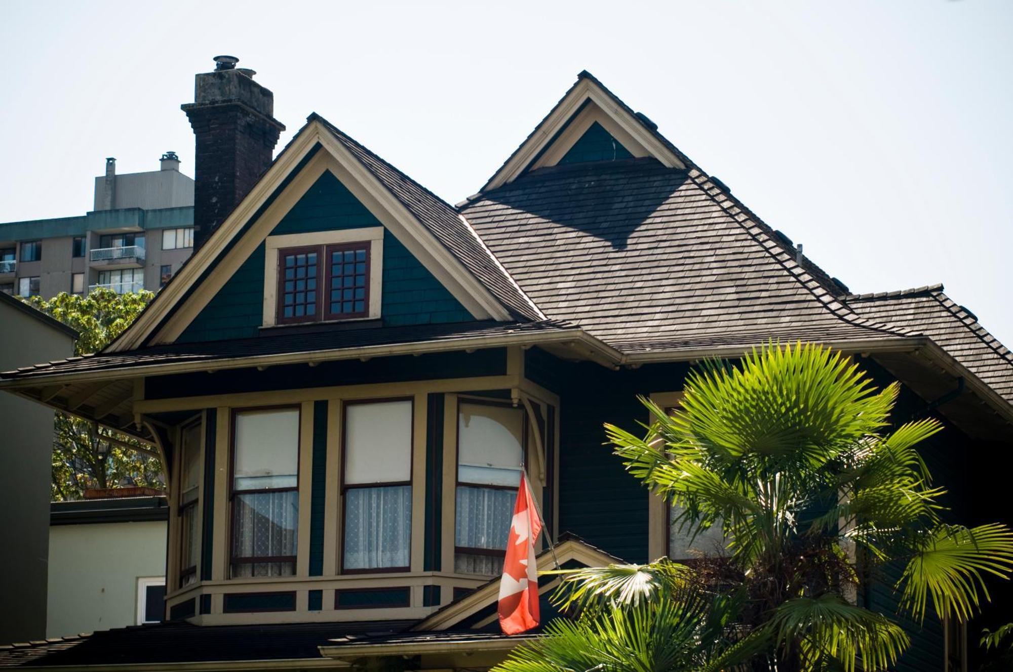 Bed & Breakfast O Canada House