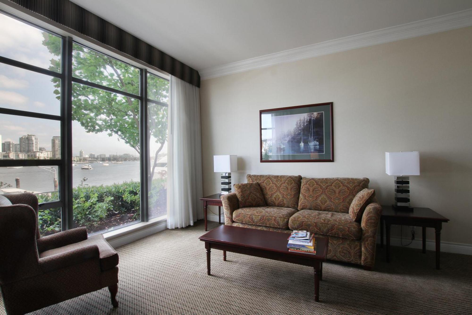 Granville Island 3*