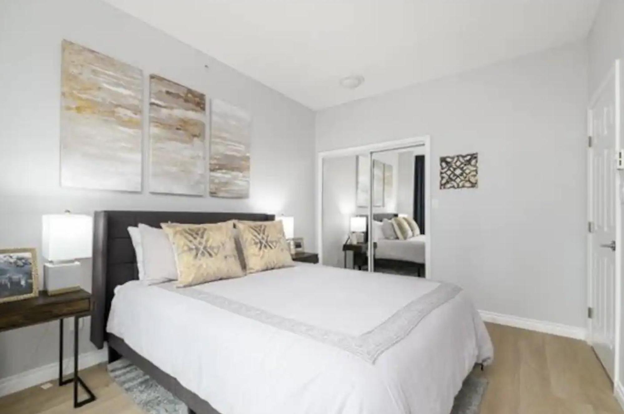 Luxury Designer In The Heart Of Downtown - Best Location! *