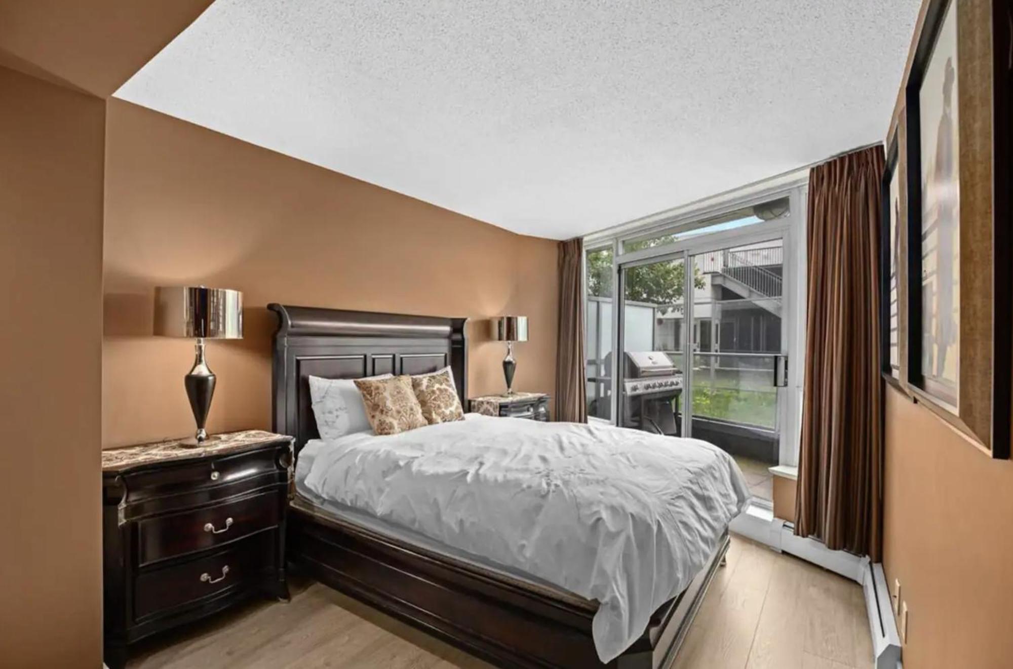 Luxury Designer In The Heart Of Downtown - Best Location! * Vancouver