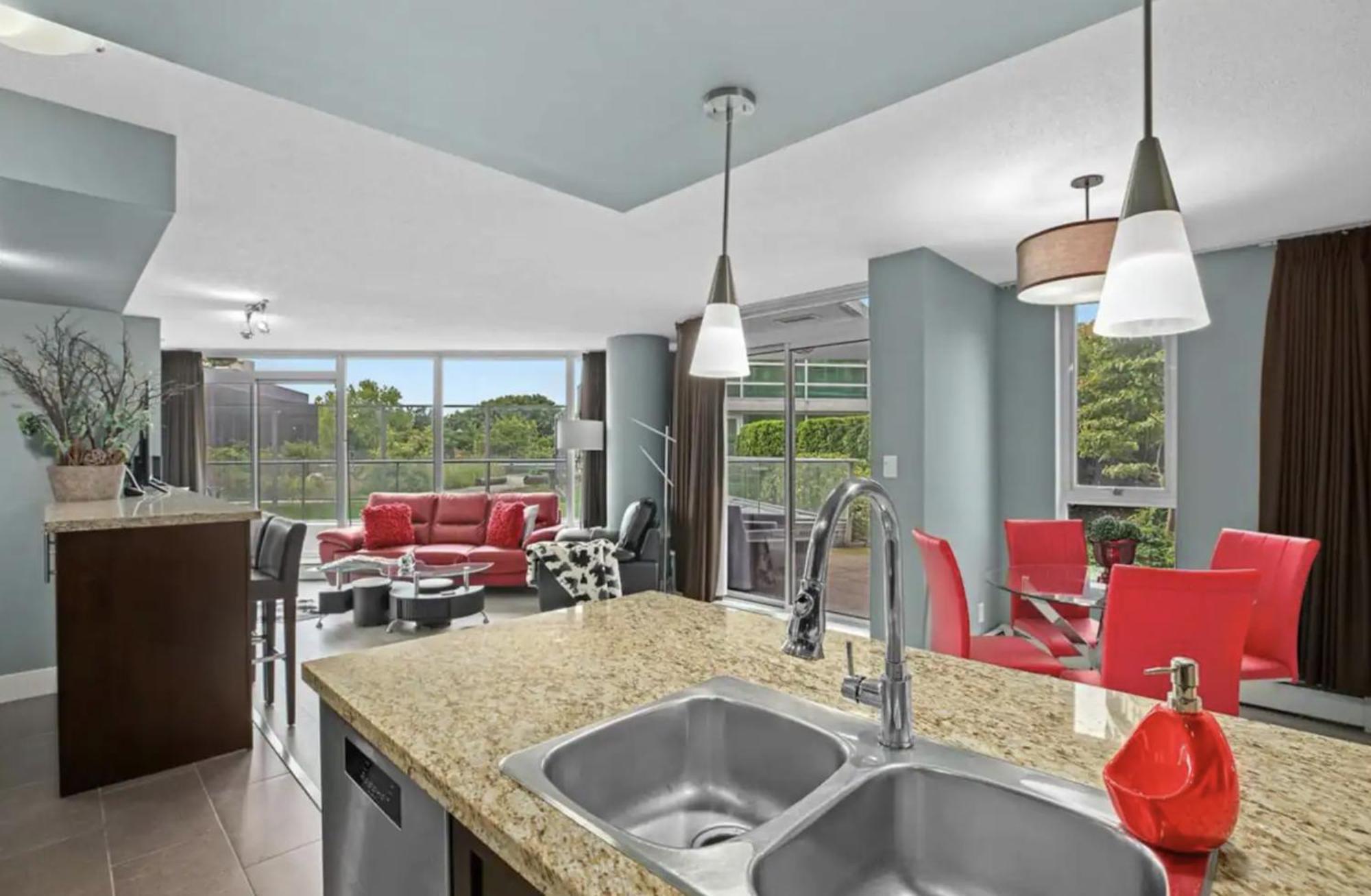 Luxury Designer In The Heart Of Downtown - Best Location! Apartment Vancouver