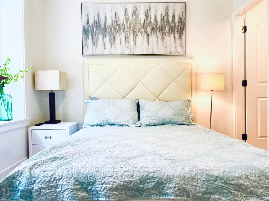 Free Breakfast/luxury/modern/vancouver & Burnaby Apartment Vancouver