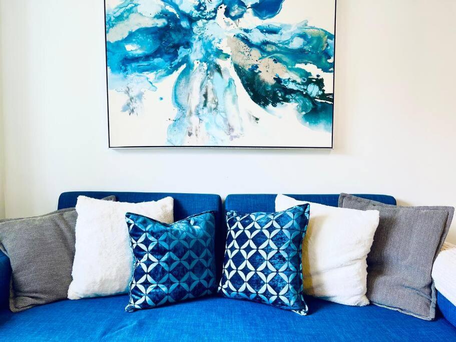 Free Breakfast/luxury/modern/vancouver & Burnaby