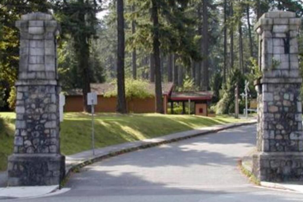 Free Breakfast/luxury/modern/vancouver & Burnaby