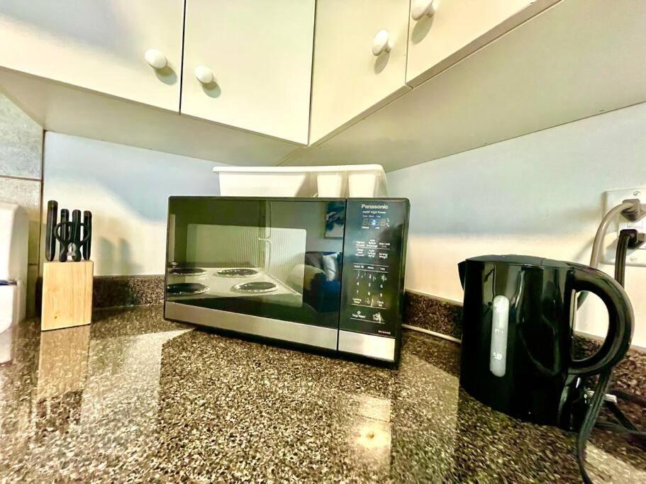 Free Breakfast/luxury/modern/vancouver & Burnaby Apartment Vancouver