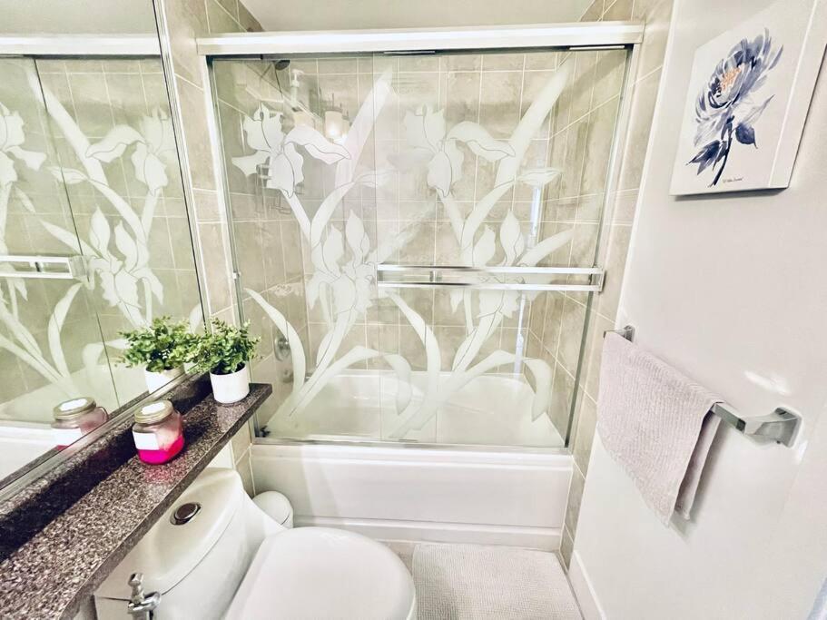Free Breakfast/luxury/modern/vancouver & Burnaby *