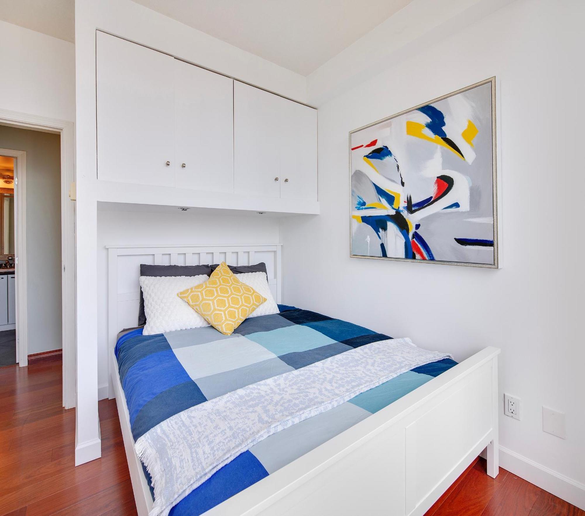 Apartment Designer Sub-penthouse - Central Downtown Views And King Bed!