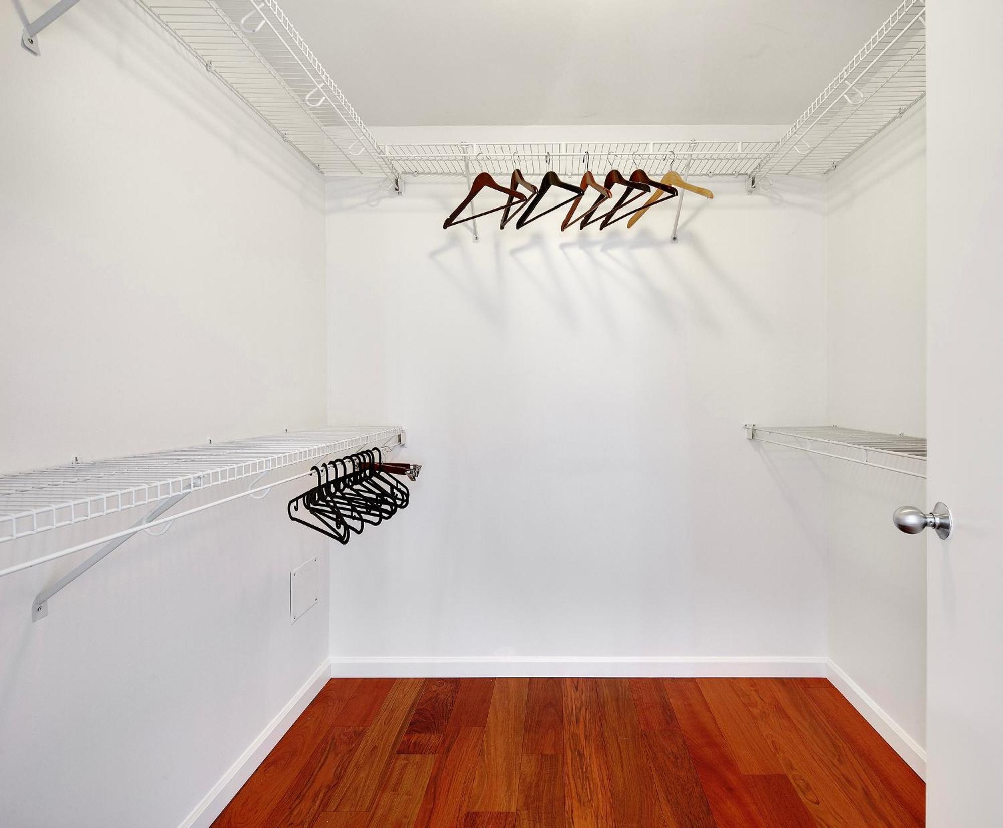 Apartment Designer Sub-penthouse - Central Downtown Views And King Bed! *