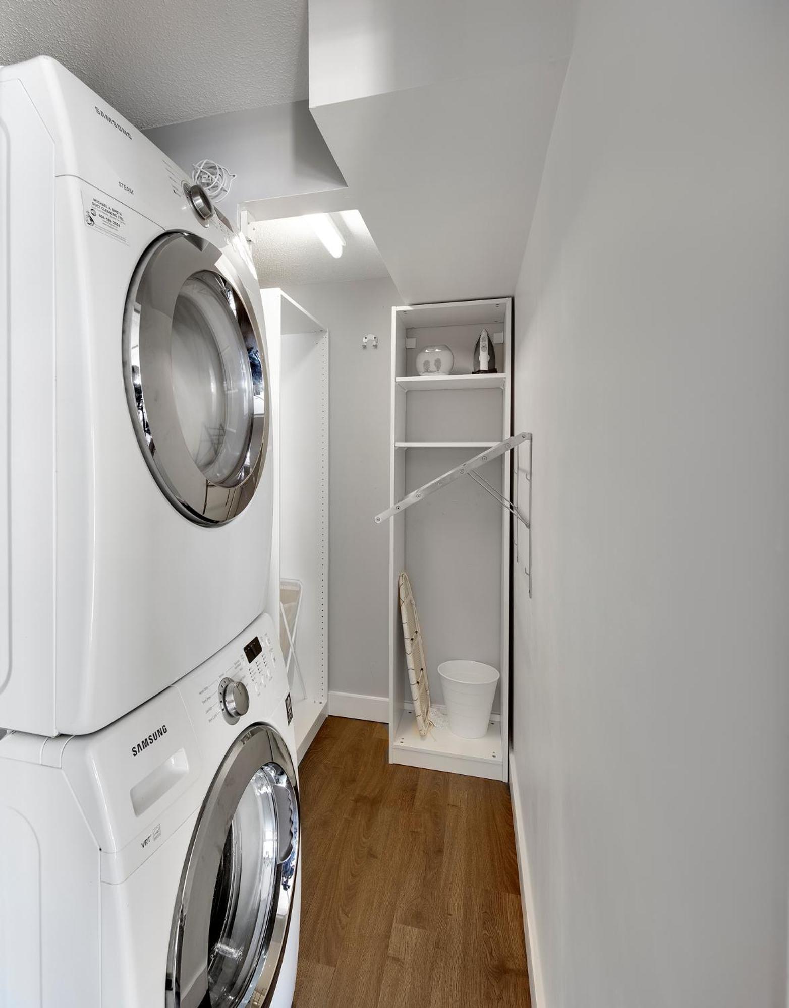 Funky Modern Loft In The Heart Of Downtown - #1 Location! Apartment *