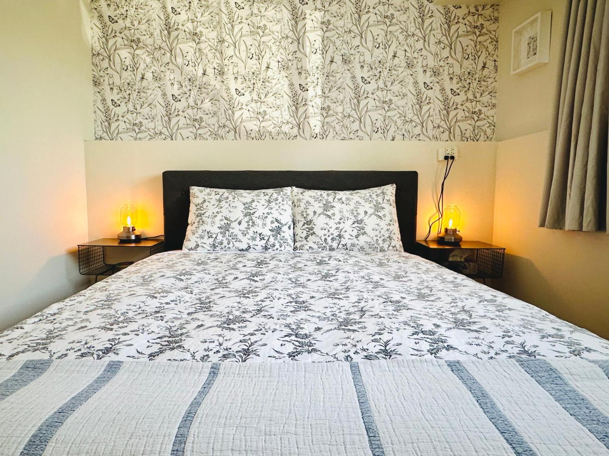 2br 1ba Garden View Guest - King-size Bed - Free Parking Guest house *