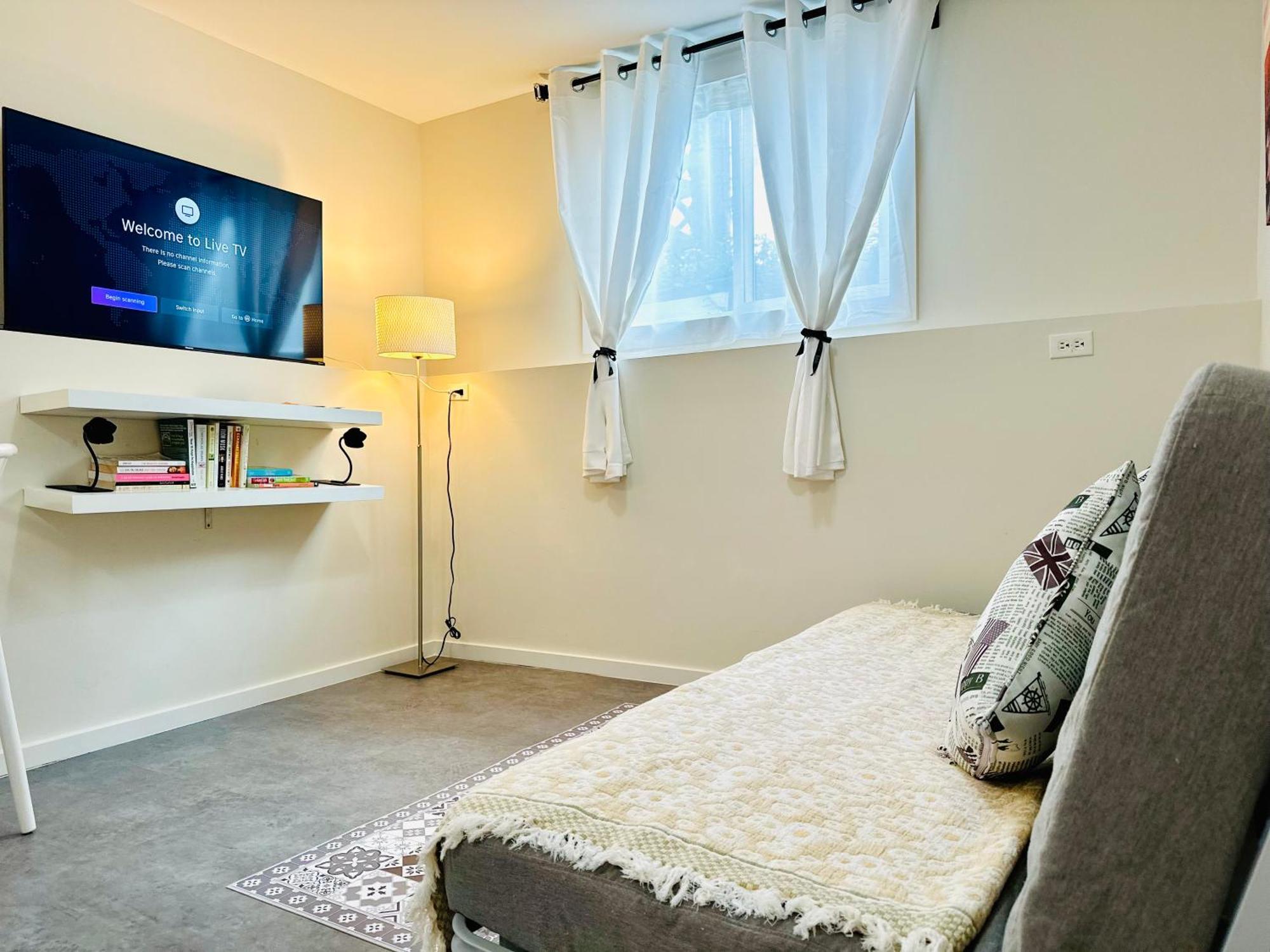 2br 1ba Garden View Guest - King-size Bed - Free Parking *