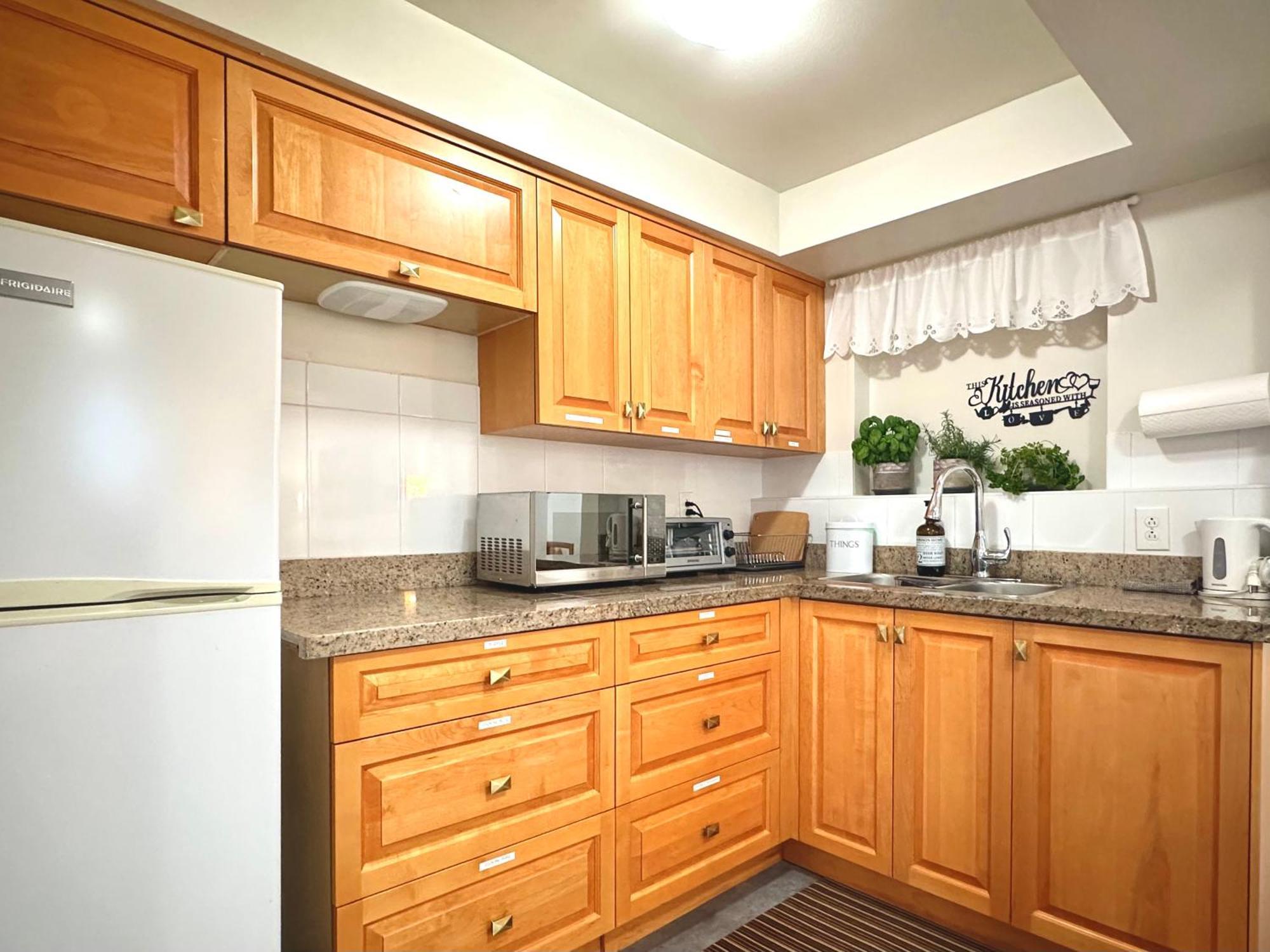 Guest house 2br 1ba Garden View Guest - King-size Bed - Free Parking *