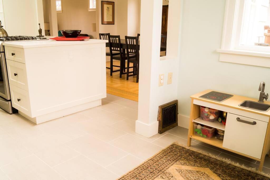 5br,3ba Family Friendly Vancouver