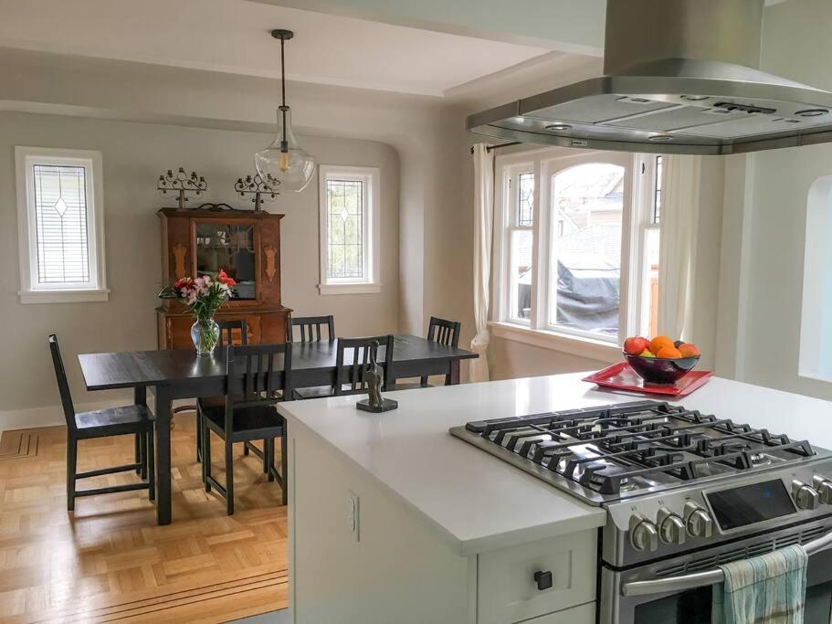 5br,3ba Family Friendly Vancouver