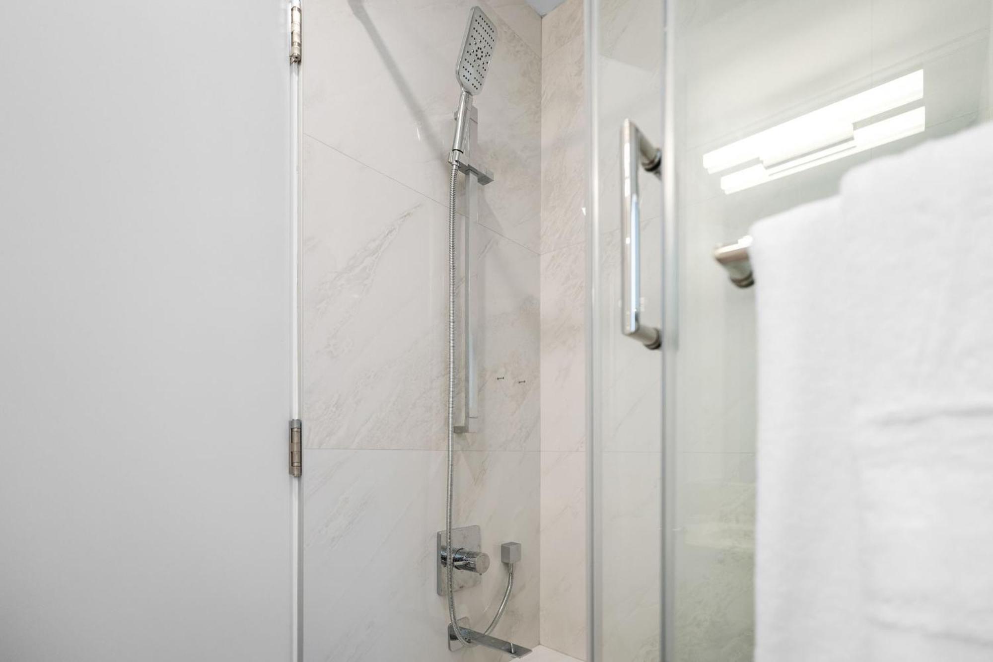 Brand New 2 Bedroom Point Grey Getaway Apartment Vancouver