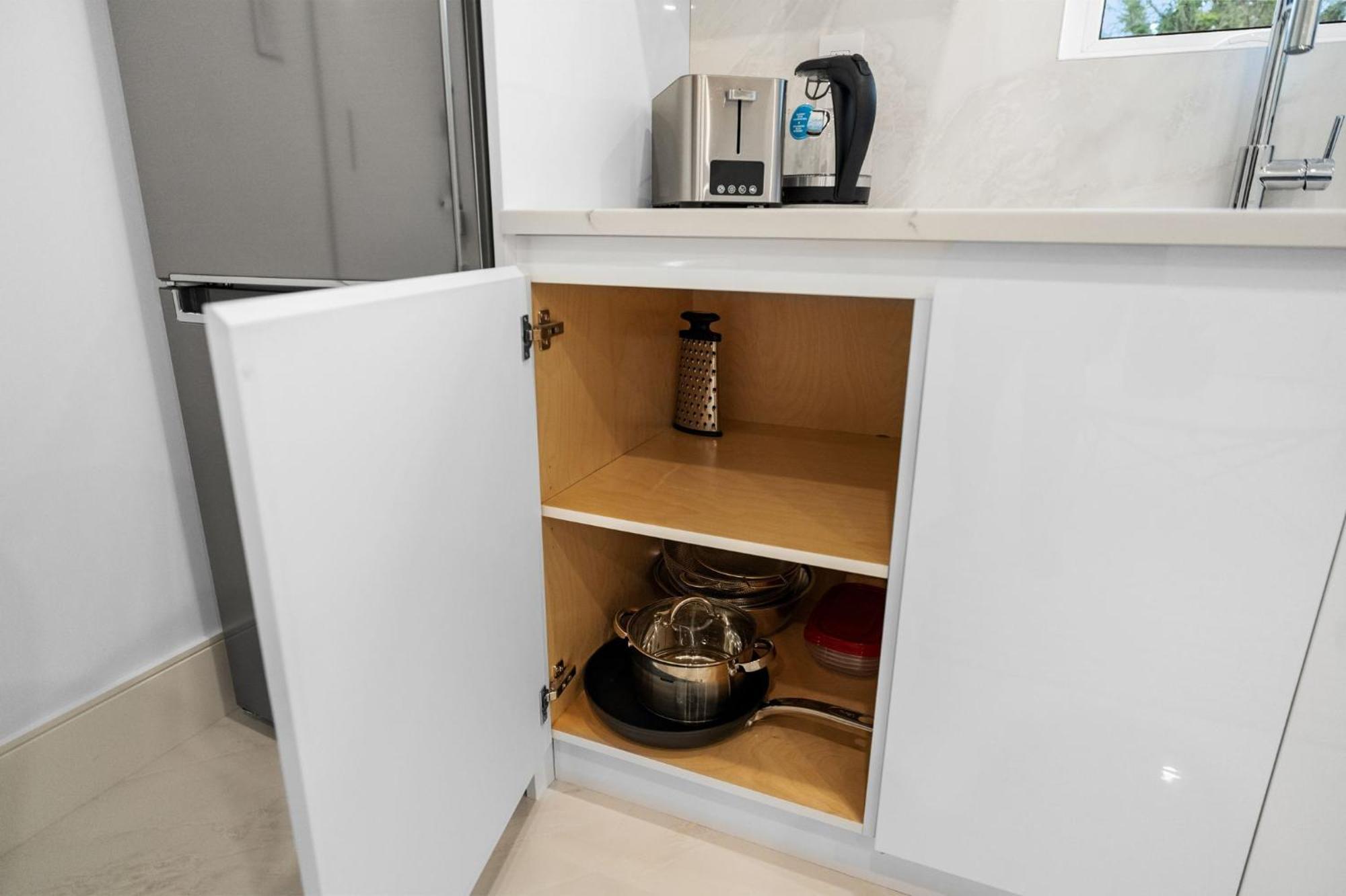 Brand New 2 Bedroom Point Grey Getaway Apartment *