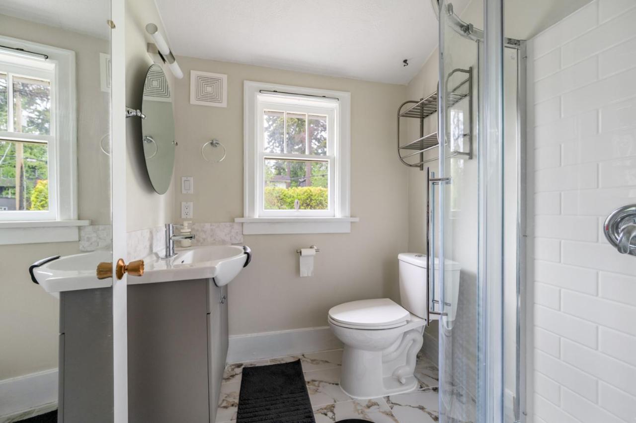Holiday home Charming Garden Retreat In Prime Van Location *