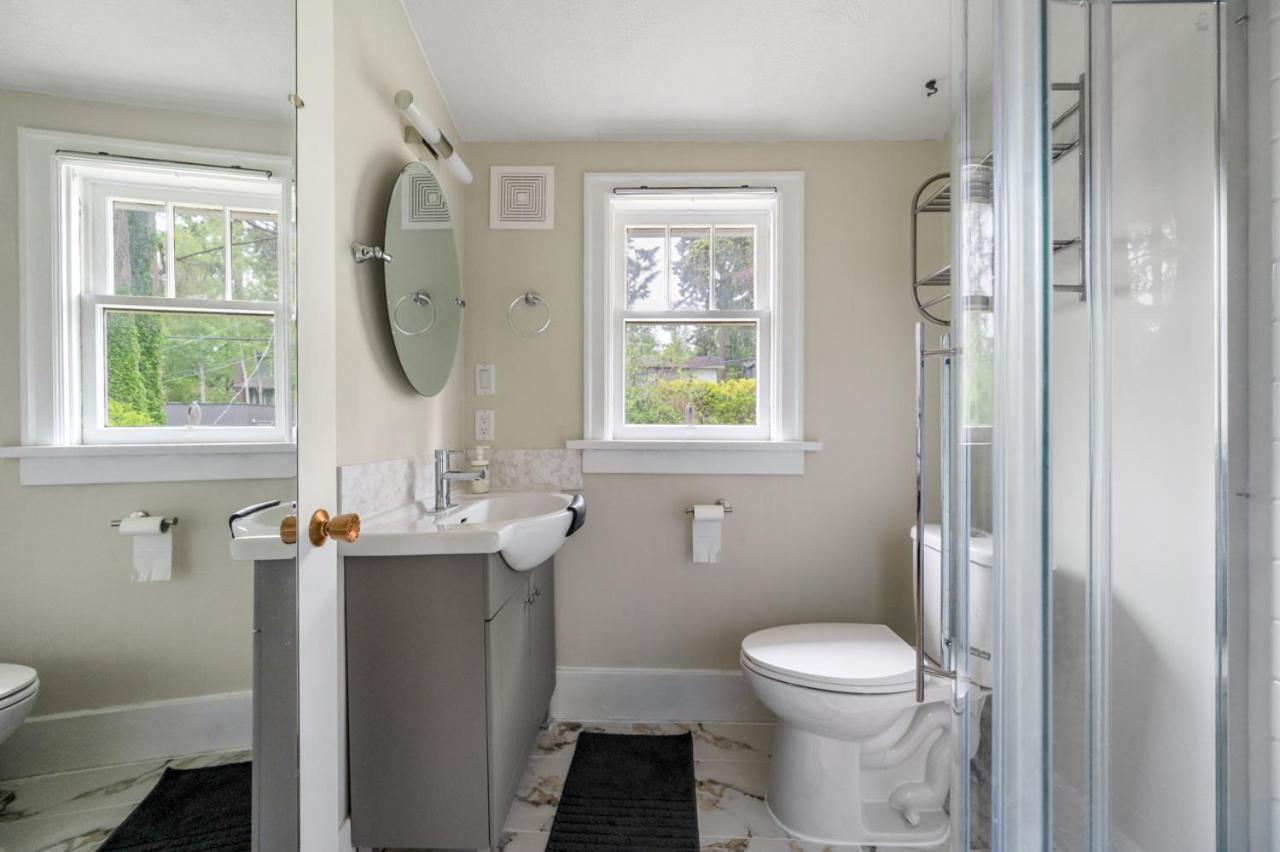 Charming Garden Retreat In Prime Van Location