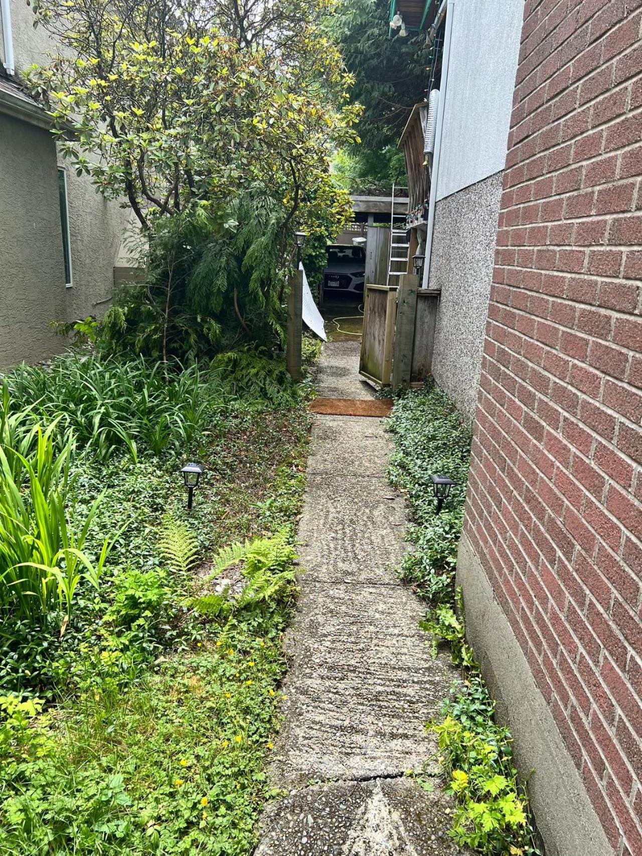 House In West * Vancouver