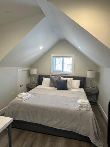 Bright And Cozy Modern In - To Yvr-downtown - Free Private Parking Holiday home Vancouver