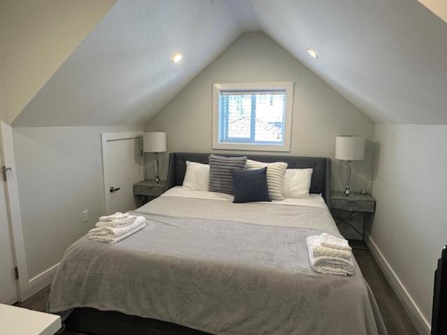 Holiday home Bright And Cozy Modern In - To Yvr-downtown - Free Private Parking Vancouver