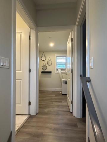 Bright And Cozy Modern In - To Yvr-downtown - Free Private Parking Vancouver