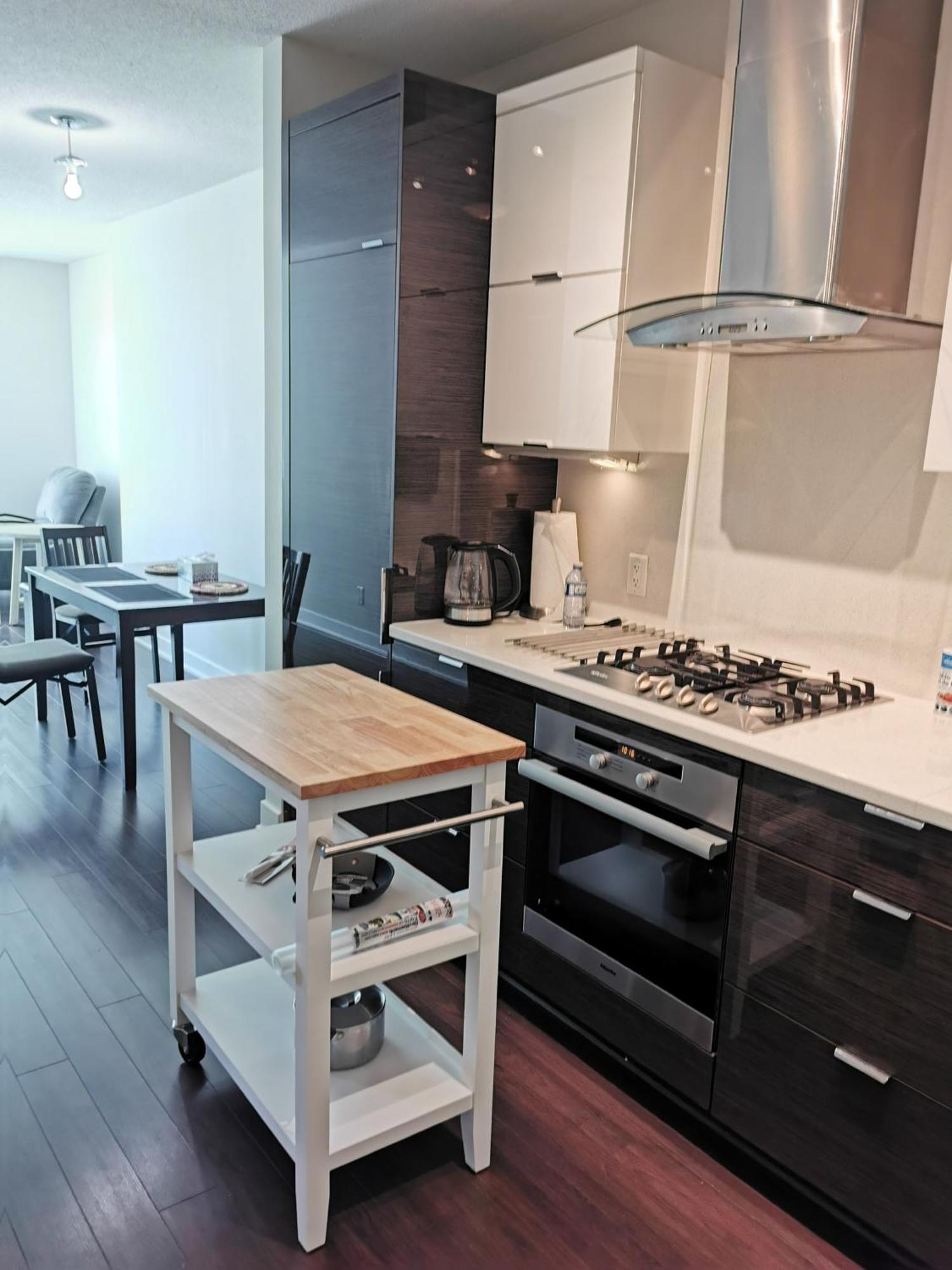 Relocation Special -kits Garden View Apartment Vancouver