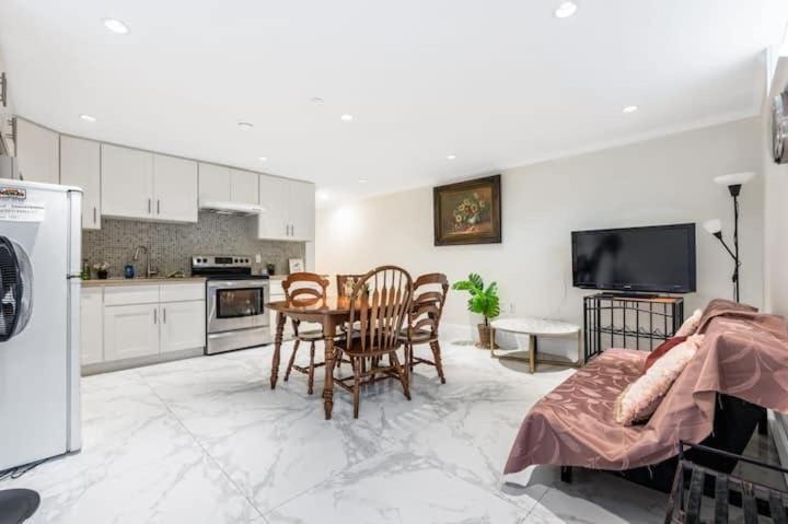 Apartment 温哥华中心舒适宁静的独立2房1卫休闲体验 2235 Vancouver