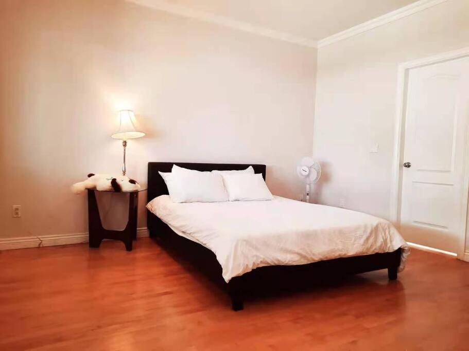 Villa Cici Villa, Close To Skytrain And Airport