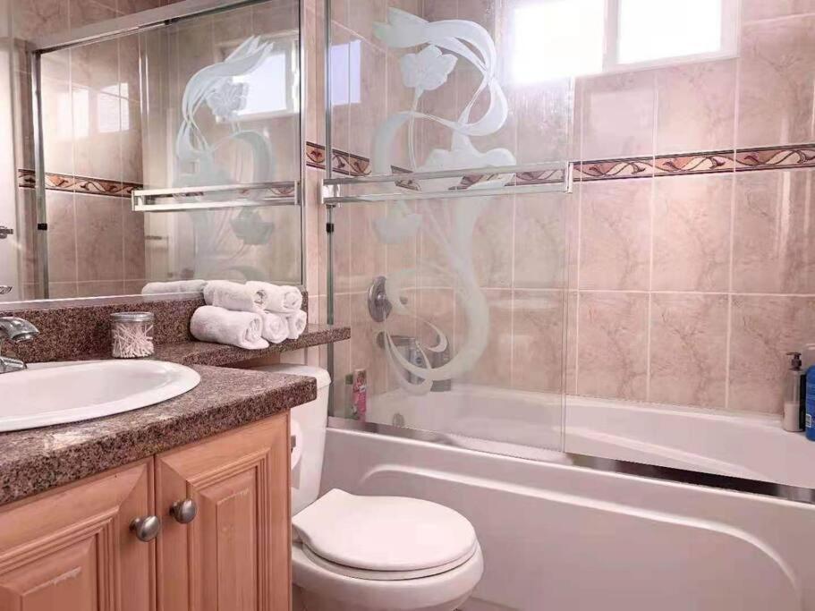 Cici Villa, Close To Skytrain And Airport Villa