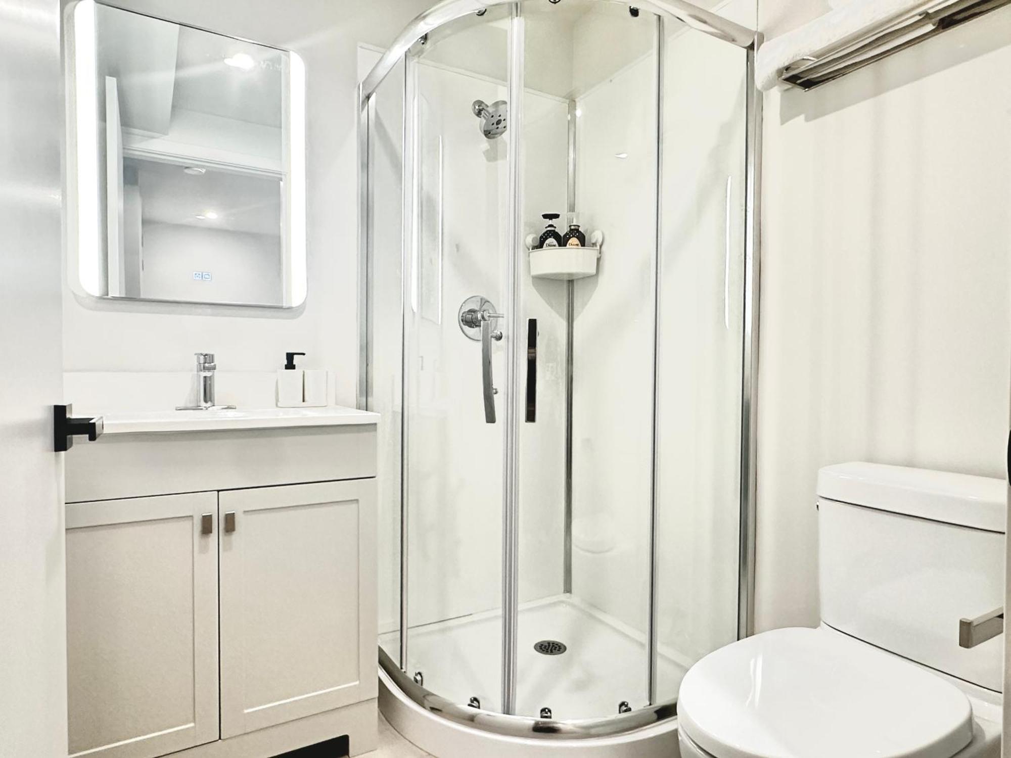 New With Private Bathroom 10 Mins To Ubc *