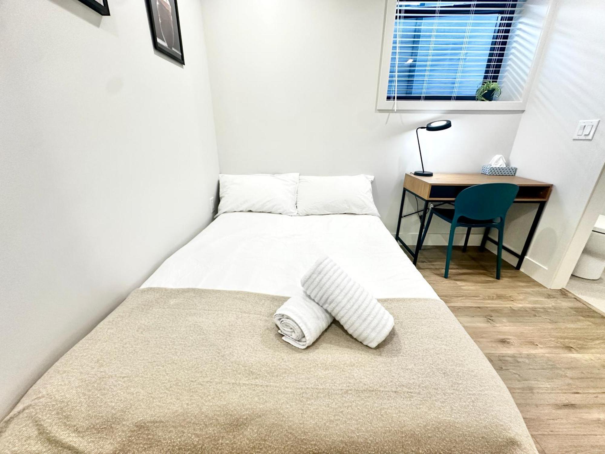 Guest house New With Private Bathroom 10 Mins To Ubc