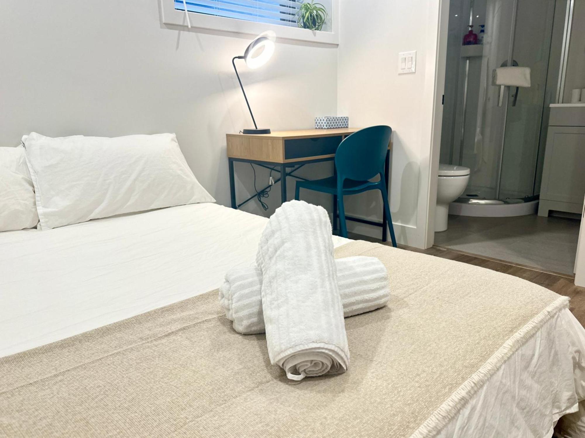 Guest house New With Private Bathroom 10 Mins To Ubc