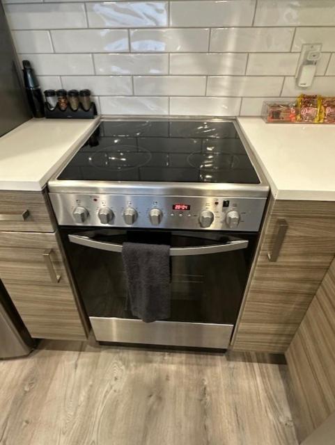 Holiday home Bright And Cozy Modern In - To Yvr-downtown - Free Private Parking