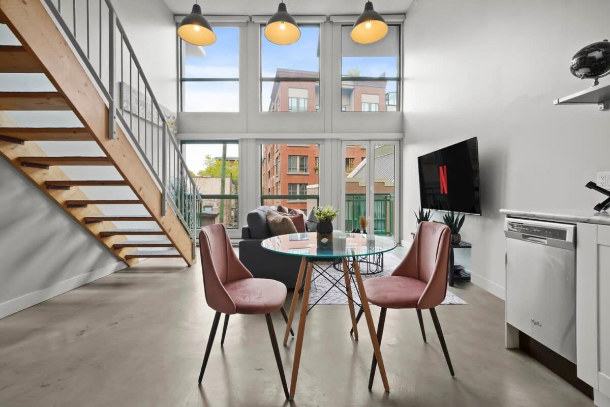 One Of A Kind Loft In Gastown With Free Parking * Vancouver