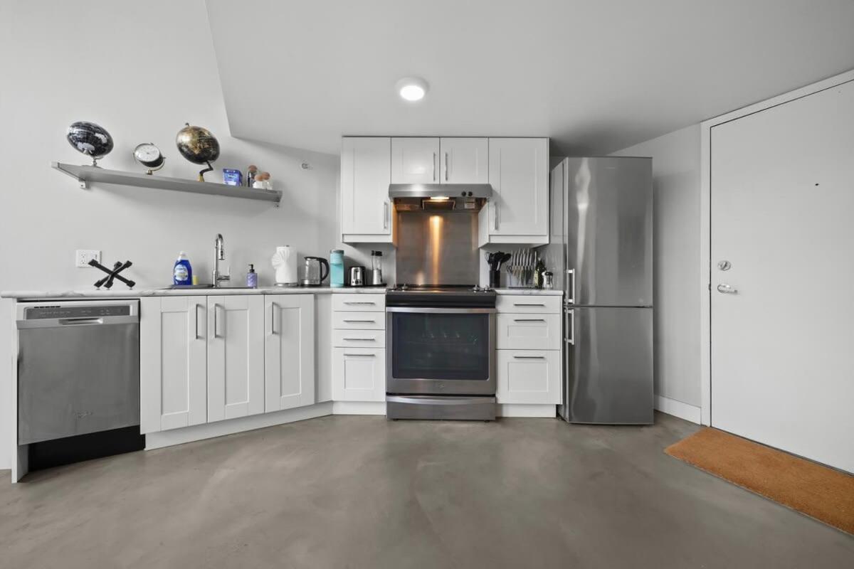 One Of A Kind Loft In Gastown With Free Parking Apartment