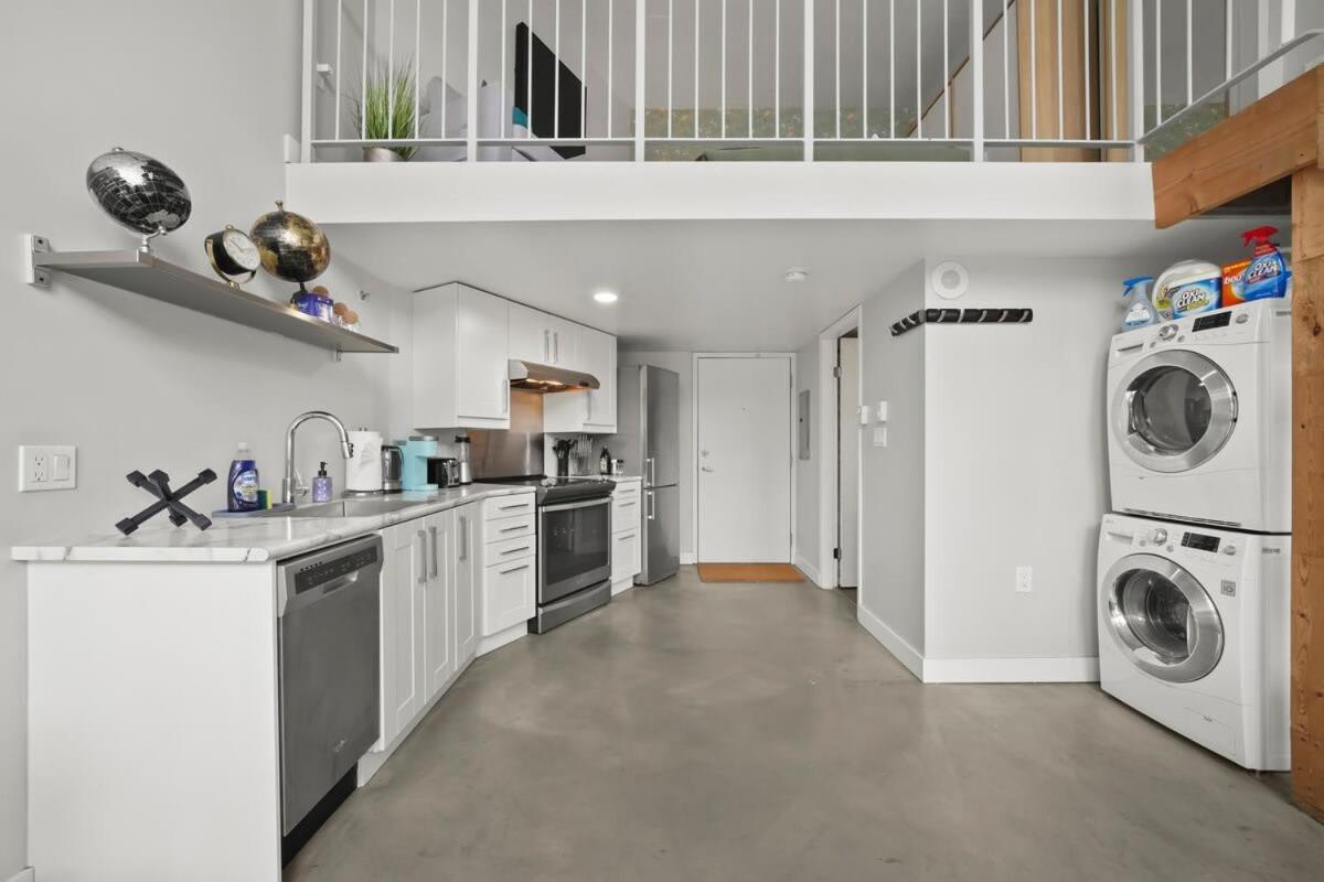 One Of A Kind Loft In Gastown With Free Parking Apartment Vancouver