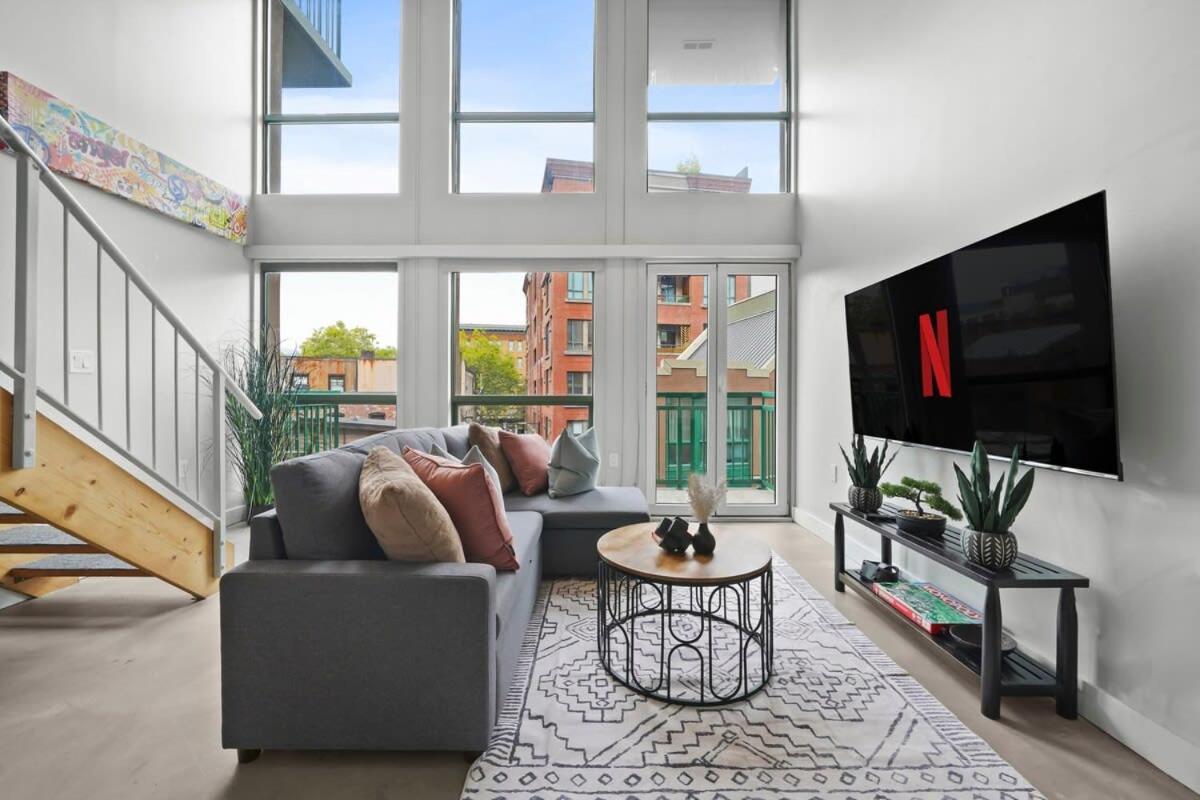 One Of A Kind Loft In Gastown With Free Parking Apartment