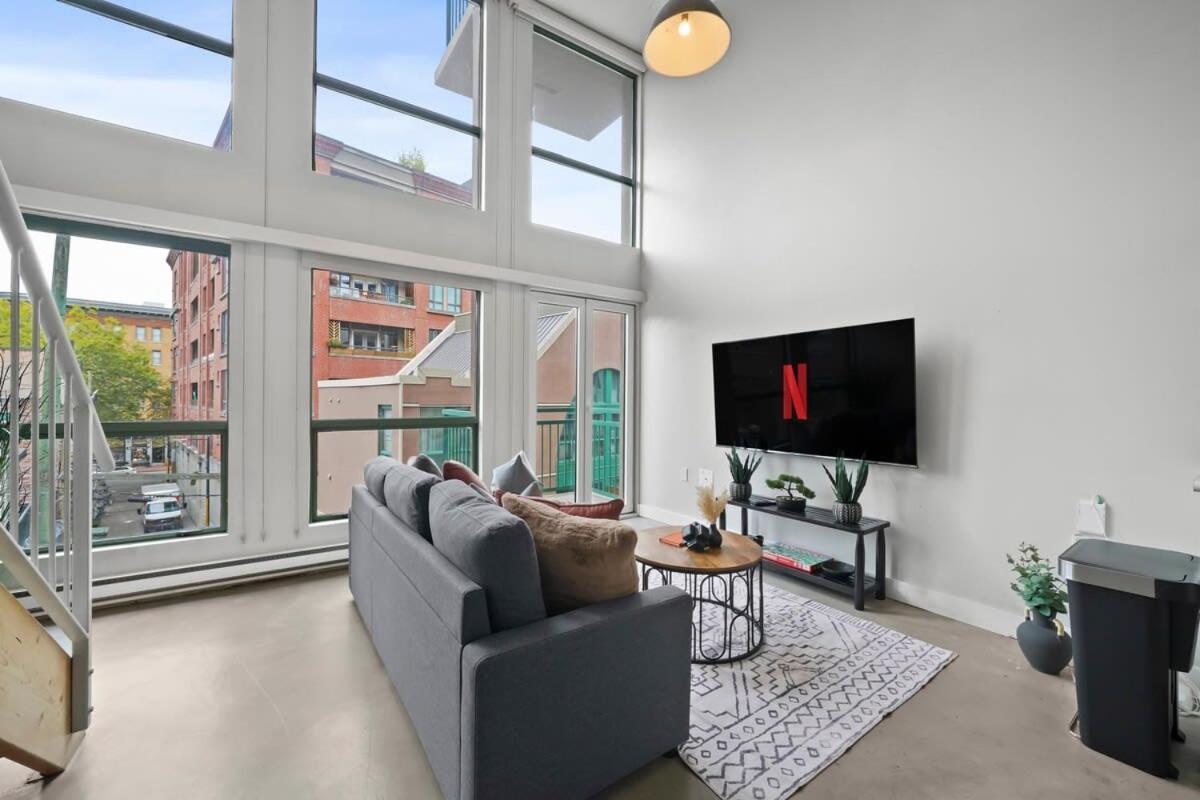 One Of A Kind Loft In Gastown With Free Parking * Vancouver